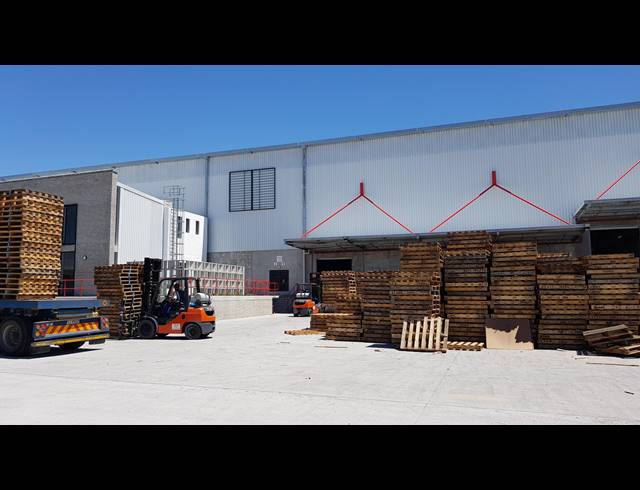 8,330M² WAREHOUSE TO LET IN BELLVILLE SOUTH INDUSTRIA